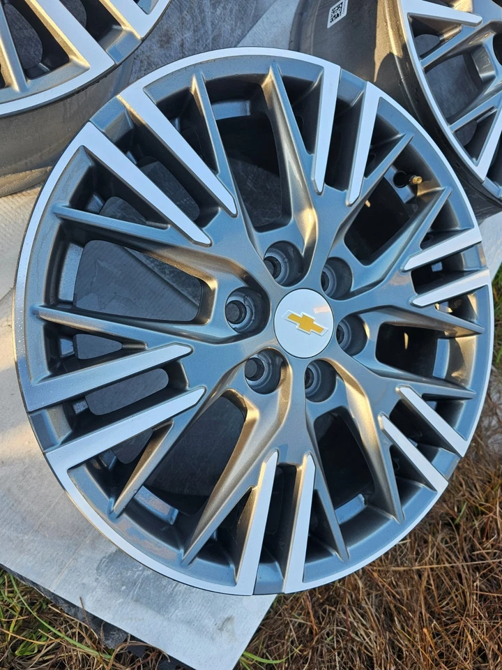 CHEVROLET TRAVERSE 2024-2025 GENUINE OEM 18" WHEEL RIM 95940 84886628 "take off" - Image 2 of 3