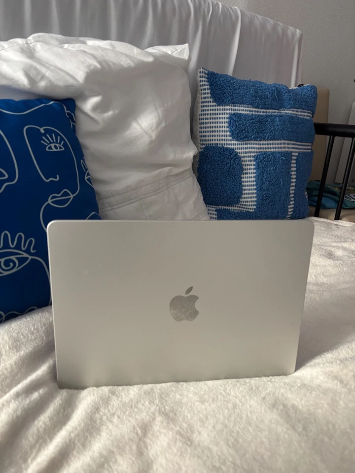Apple MacBook Air 13" M2 · 8GB · 256GB, photo 2 sur 2