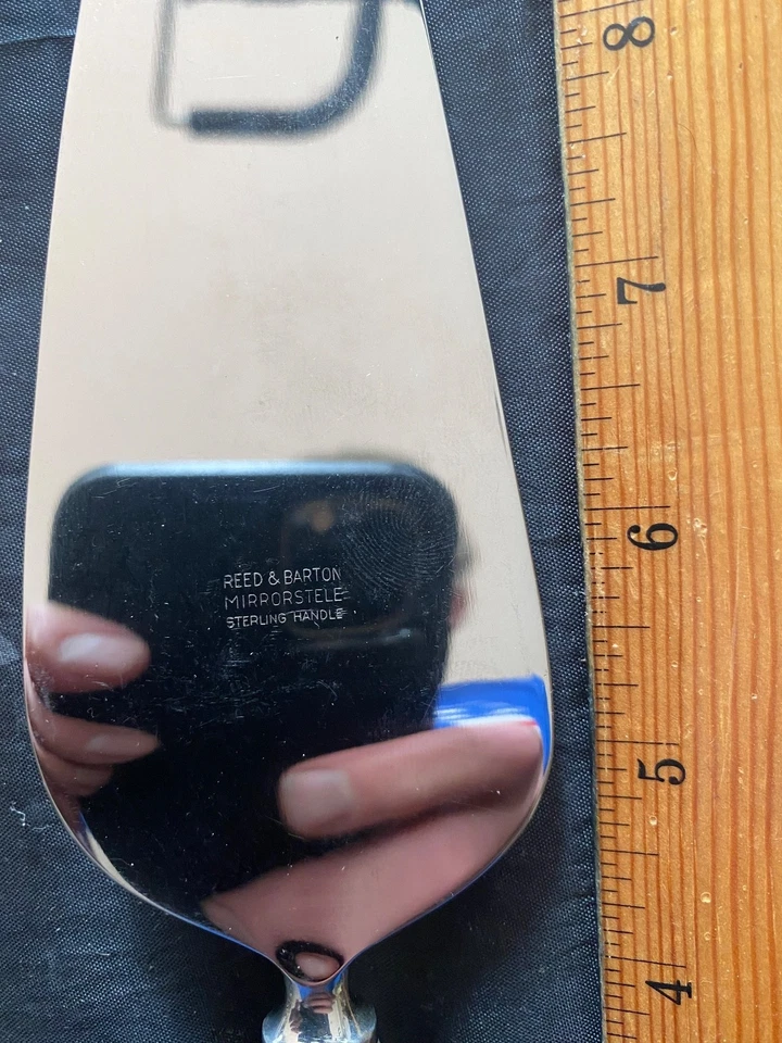 REED AND BARTON PLATA ESTERLINA PUNTA ANTIGUO MARTILLADO SERVIDOR DE PASTELES Foto 3 de 3