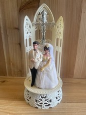 Wilton Vintage Plastic Cathedral Bride And Groom Classic Wedding Cake Topper 9&rdquo;