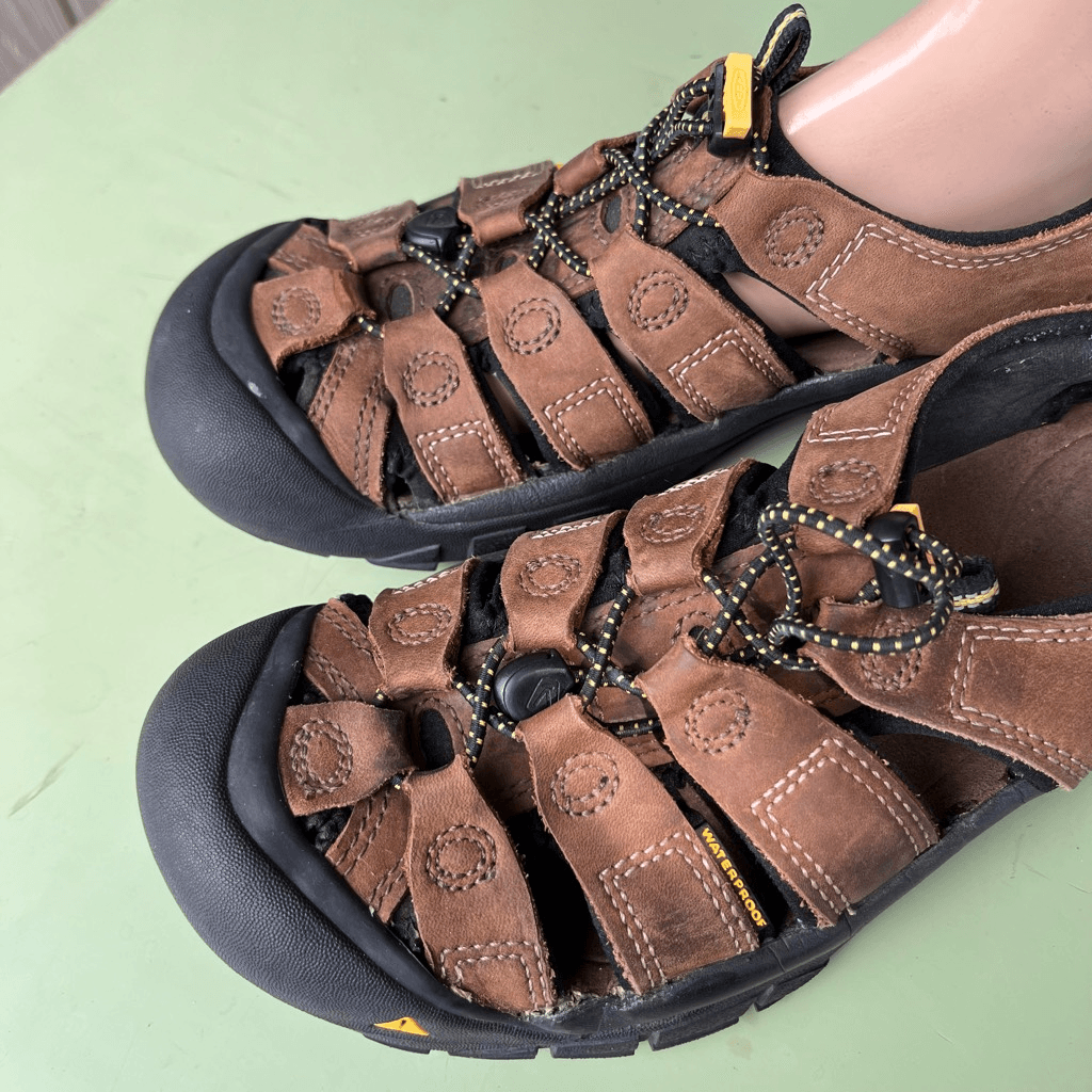 Sandali KEEN in pelle marrone Newport H2 da uomo 9 5 scarpa da trekking acqua $ 135