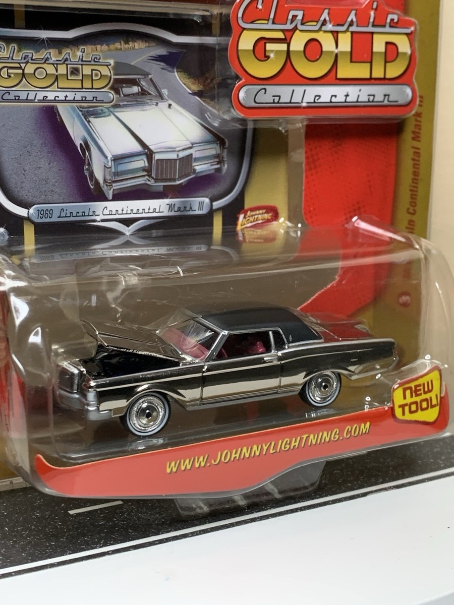 Johnny Lightning Classic Gold 1969 Lincoln Continental Mk III 2