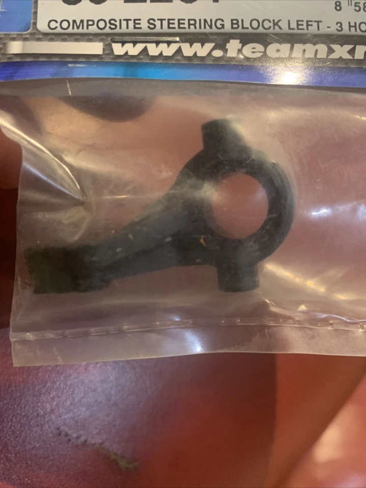 XRAY 30-2261 302261 COMPOSITE STEERING BLOCK LEFT 3 HOLE HOLES NEW LOOK READ  - Image 2 of 4