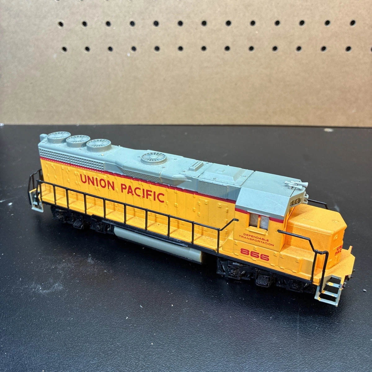 Bachmann HO Union Pacific Railroad Yellow Model Railroad
