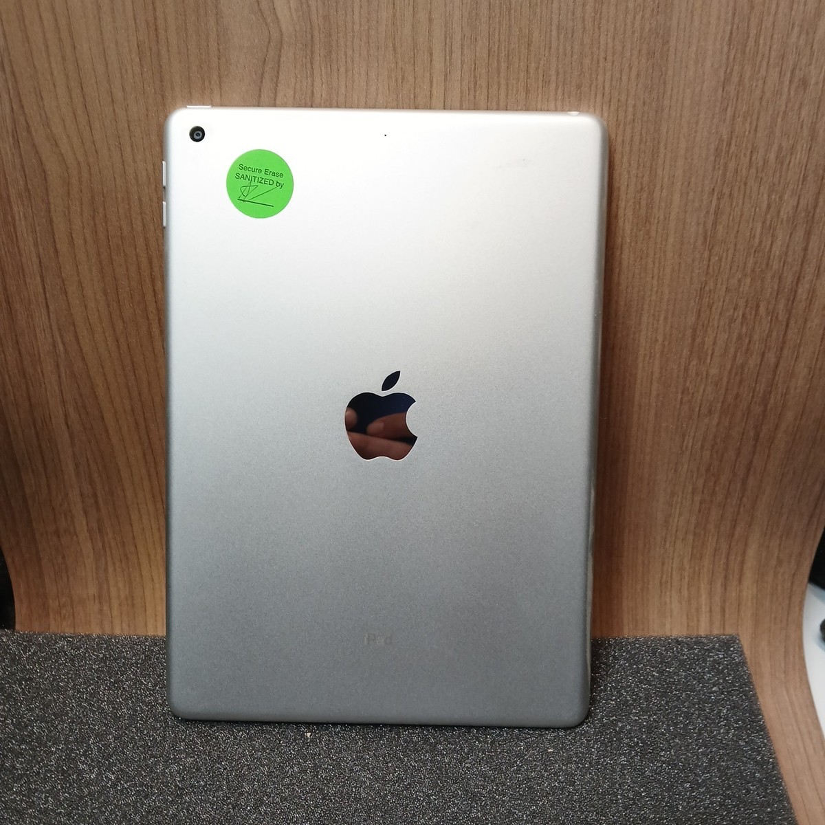 2017 Apple iPad 5th Gen 96% Battery 32GB 9.7 In White A1822 Tested