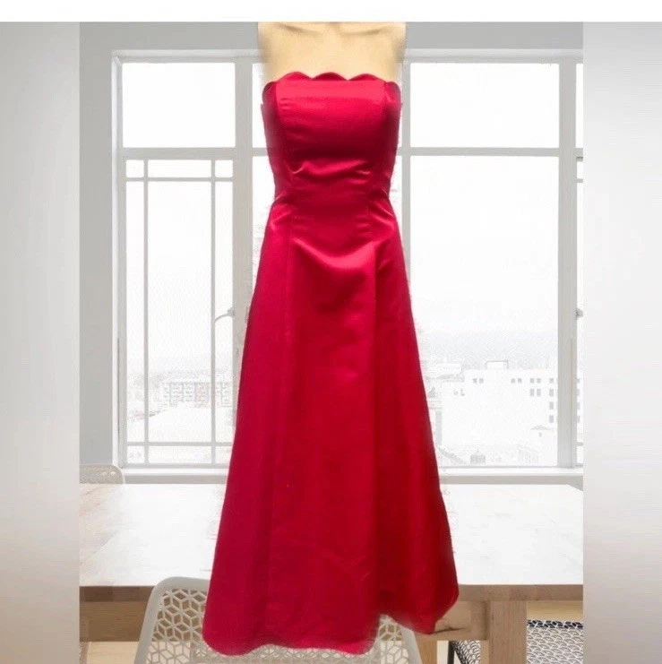 Vestido de fiesta vintage años 90 rojo festoneado sin tirantes gótico vampiro victoriano crinolina Foto 2 de 4