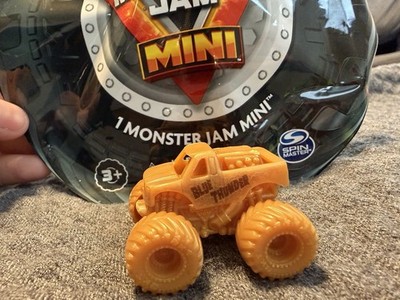 Spin Master Monster Jam Mini Series 15 SEALED Blue Thunder Gold Rare Chase #687