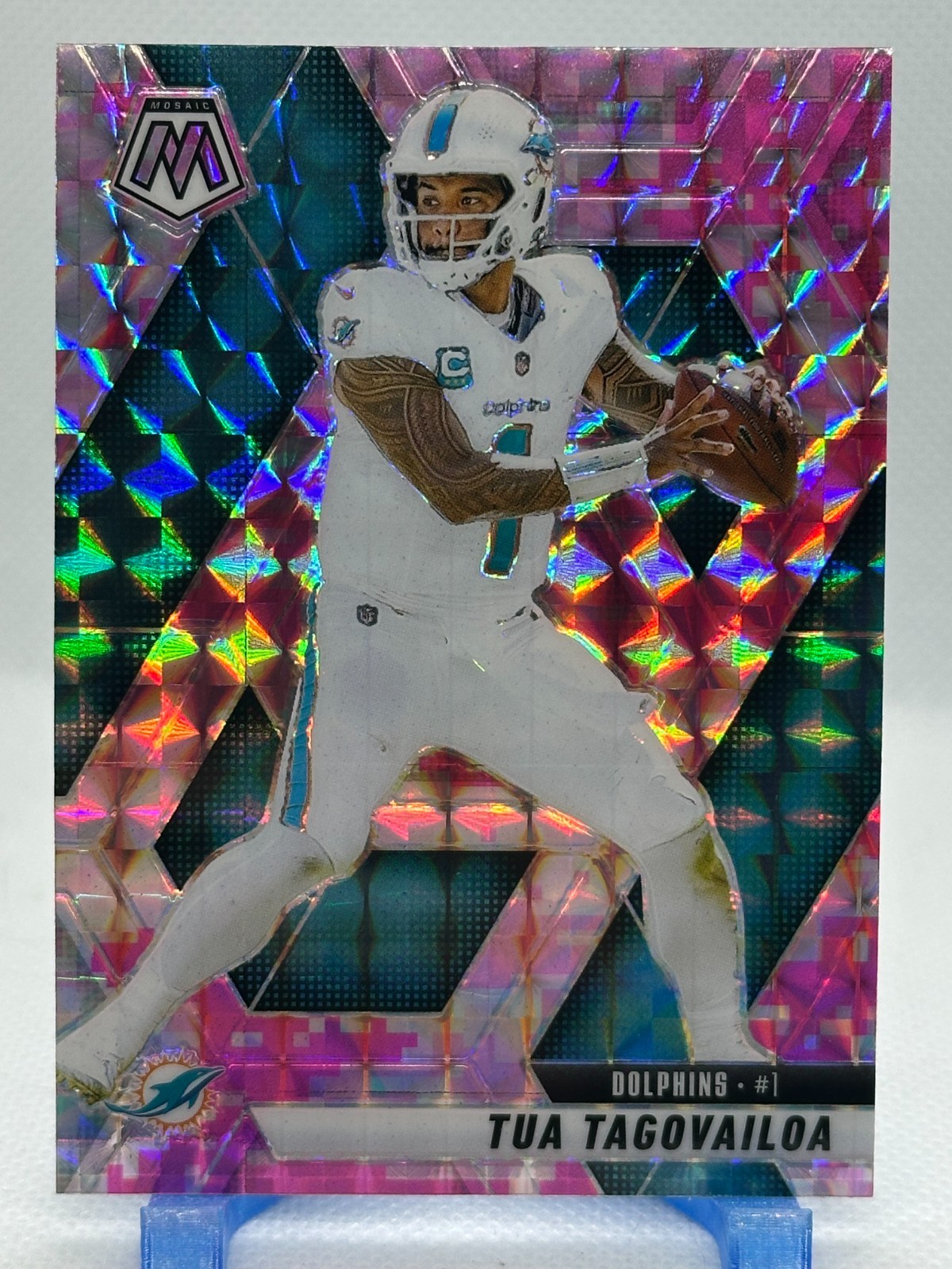 Tua Tagovailoa 2025 Panini Mosaic Pink Camo Prizm #159 - Miami Dolphins