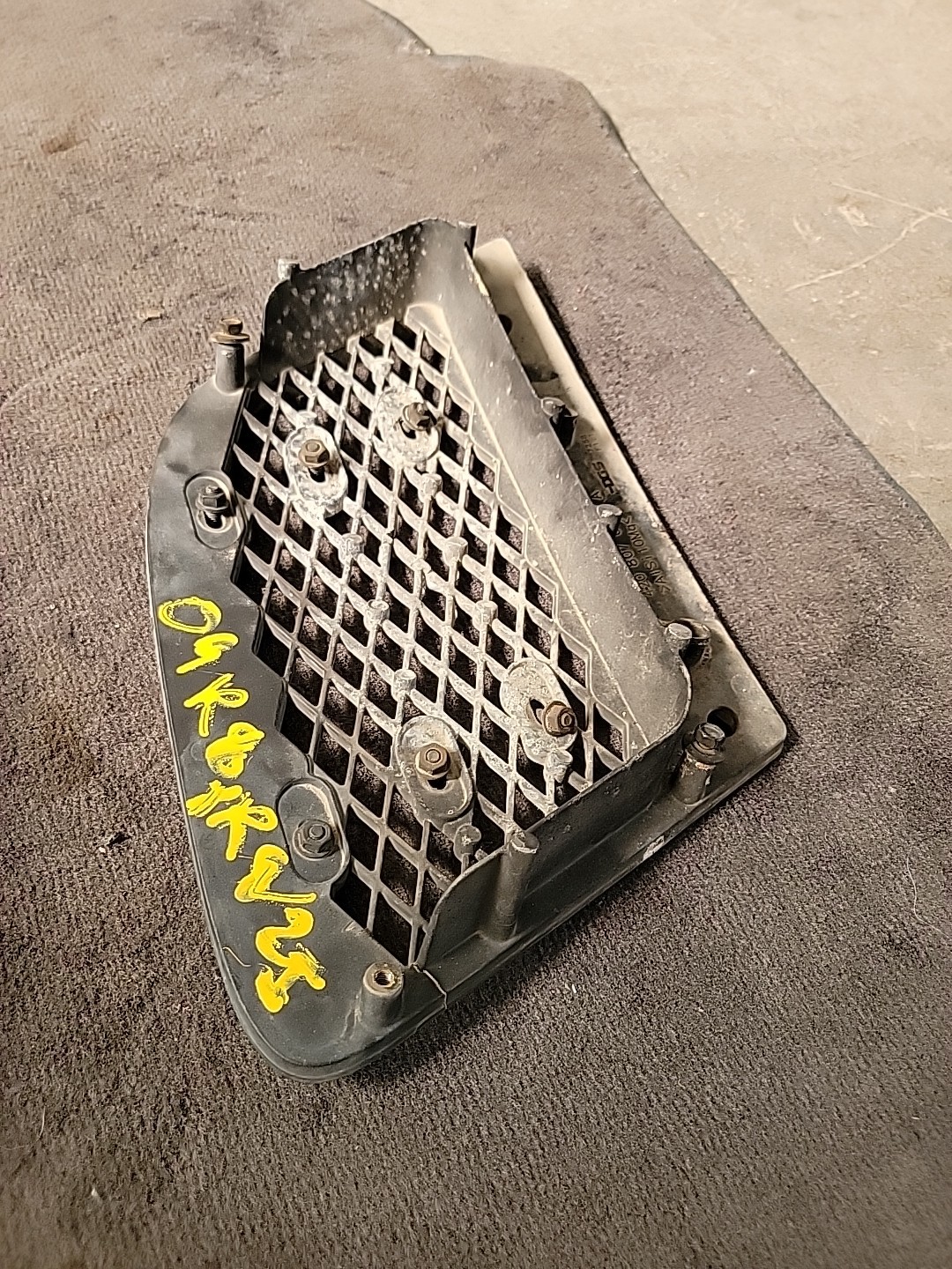 2008-2012 AUDI R8 4.2L Rear Passenger Right Bumper Grille 420807698A