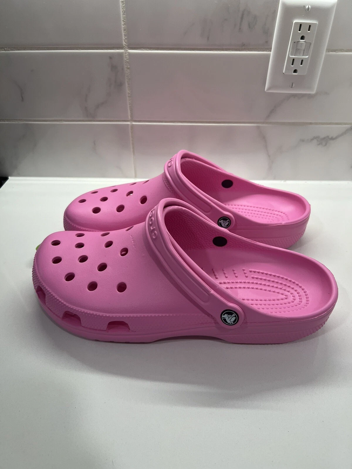 Crocs Classic Pink Clogs Water Shoes Slip-On Sandals Men’s Size 13 NEW
