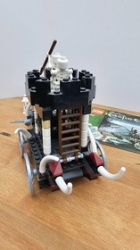 LEGO Castle Skeletons' Prison Carriage 7092 Set with Knight & Skeleton