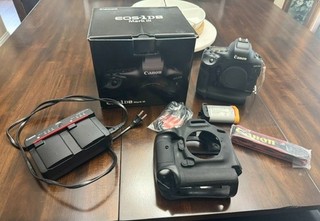 Canon EOS 1DX Mark III fotocamera reflex digitale corpo otturatore 33000 [quasi come nuova]