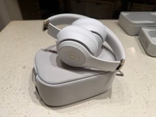 Beats Solo 4 Wireless On-Ear Headphones - Warm White 2025