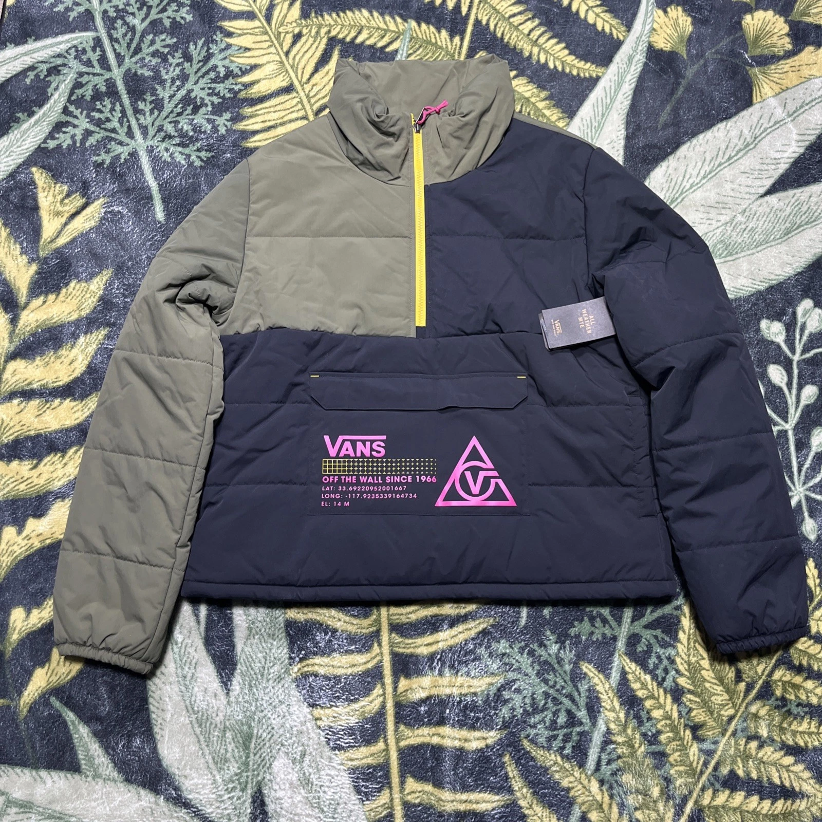NWT $125 XL Women’s Vans Ski Snow Puffer 66 Supply Jacket Snowboard Off The Wall
Opens in a new wind