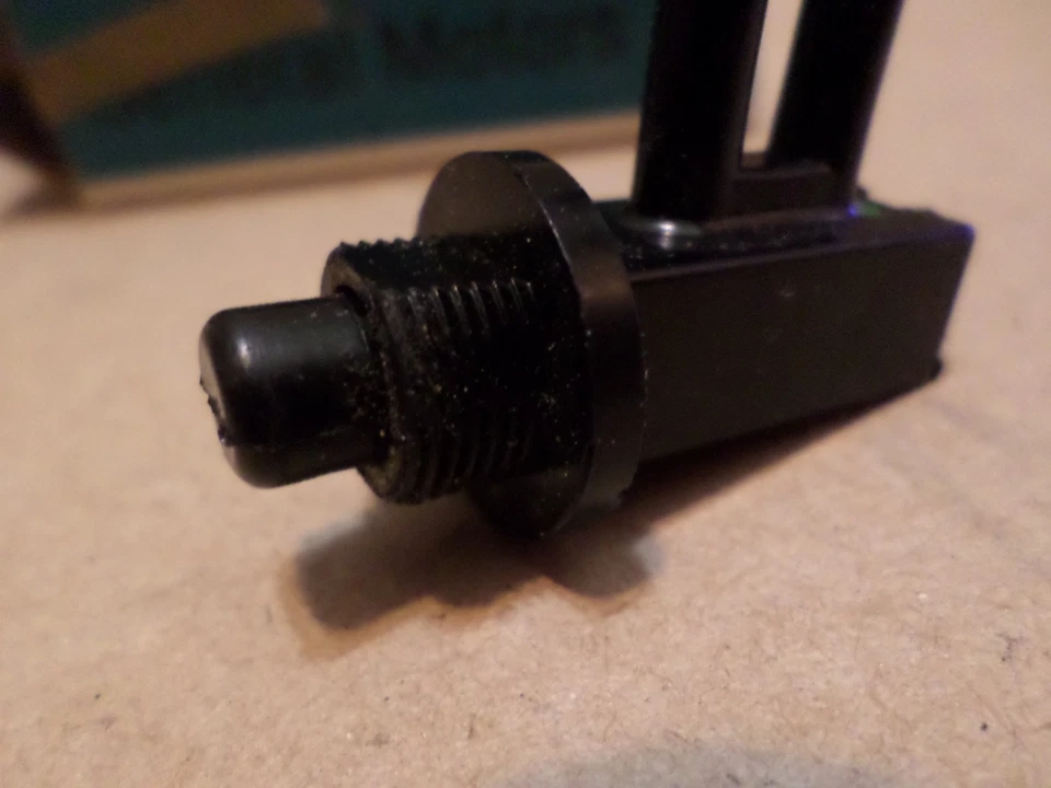 Buick Skylark Riviera 1969 nos válvula de control de liberación de maletero de vacío 1230518 Foto 3 de 3