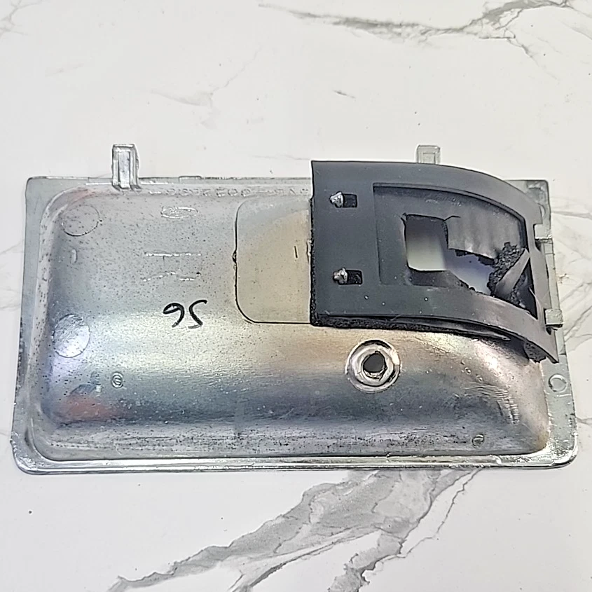 Lincoln D5VB6022896AA 1975-1979 Continental diestro interior moldura de manija de puerta plateada Foto 3 de 4