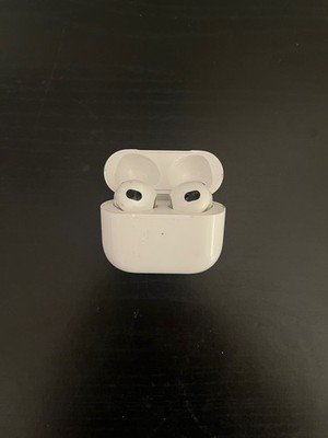 Apple AirPods 3rd Generation Wireless charging Case With AirPods Authentic READ