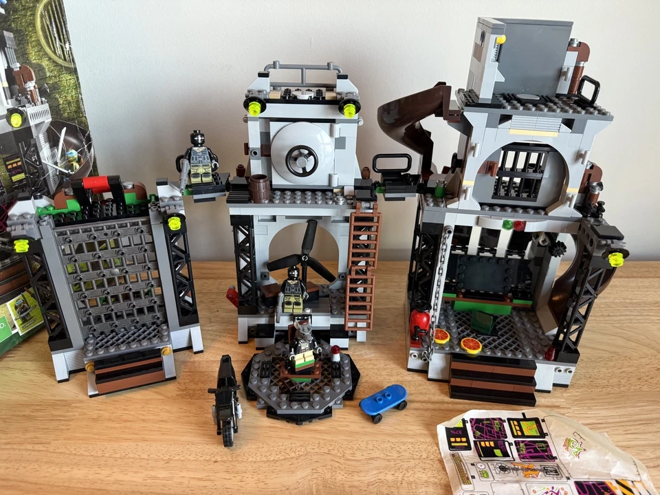 LEGO Turtle Lair Invasion 79117 tmnt set teenage mutant ninja minifigures lot - Image 2 of 4