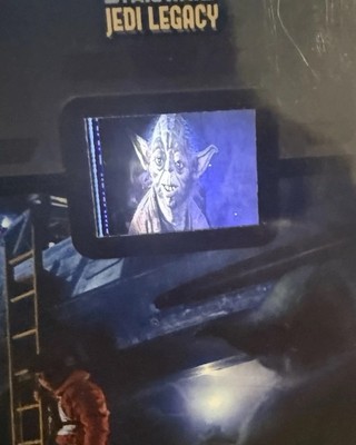STAR WARS 2013 TOPPS JEDI LEGACY FILM CEL RELIC INSERT FR-14 LUKE YODA ESB
