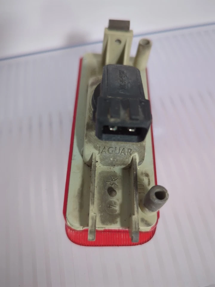 1995-1997 JAGUAR XJ6 XJ12 VDP XJR RH REAR RED SIDE MARKER LIGHT ASSEMBLY USED - Imagem 4 de 4