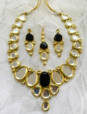 KUNDAN JEWELLARY SET WITH EARRINGS WHITE AND MAROON COLOR PARTY WEAR SET