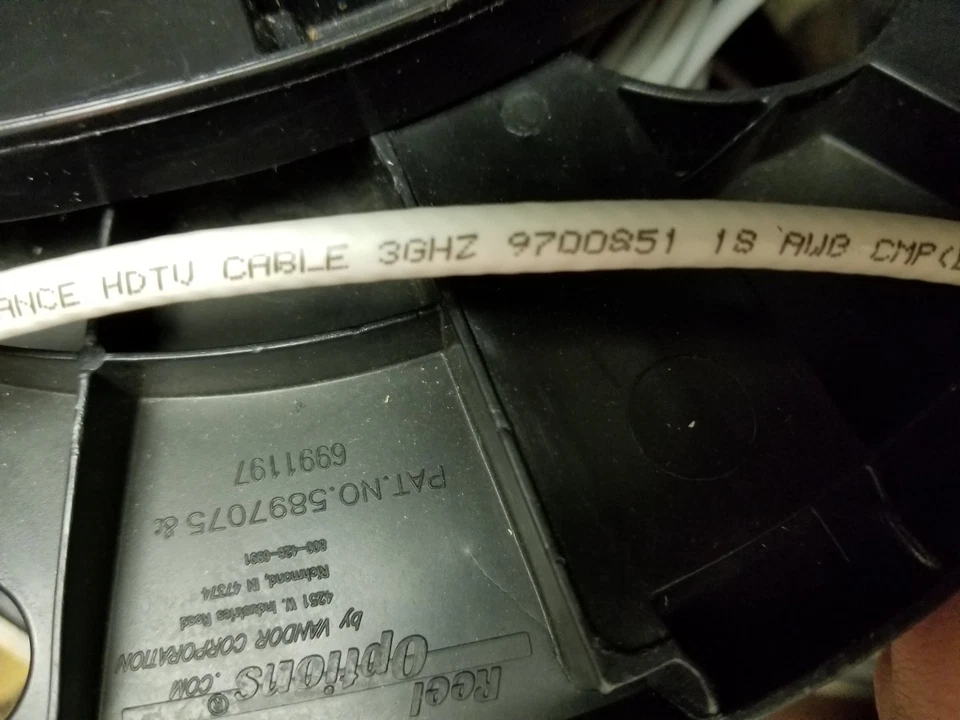 Cable coaxial Commscope Uniprise 2279V Premium HDTV RG6 3 GHz Plenum blanco/50 pies Foto 2 de 4