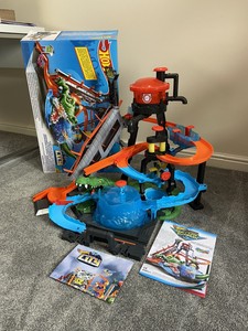 ultimate gator car wash playset