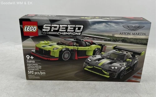 LEGO Speed Champions Aston Martin Valkyrie AMR Pro and Aston Martin Vantage GT3