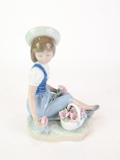 LLADRO Figurine Girl with Flower Basket #1287 No Box “Picking Flowers” SPAIN