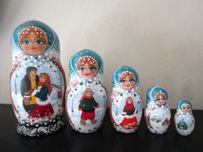 Russia 5 Piece Nesting Doll Set, 7",  Winter SCENES, FAMILY, EUC
