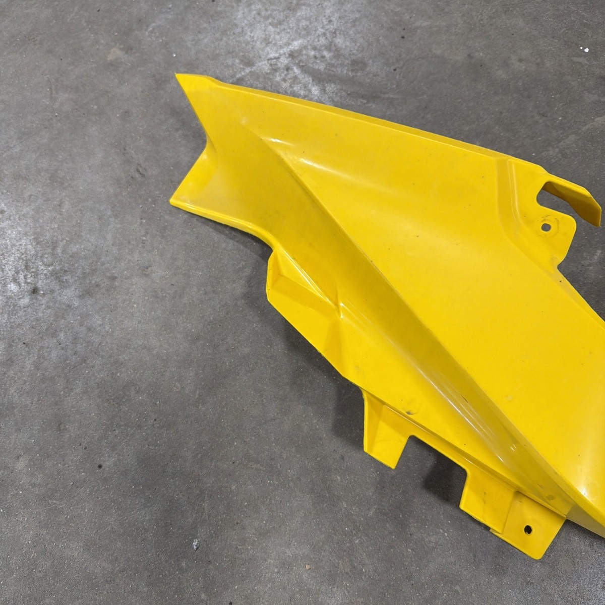 SKI-DOO GEN4 MXZ 600 SPORT NEO YELLOW RIGHT REAR HOOD 517307361