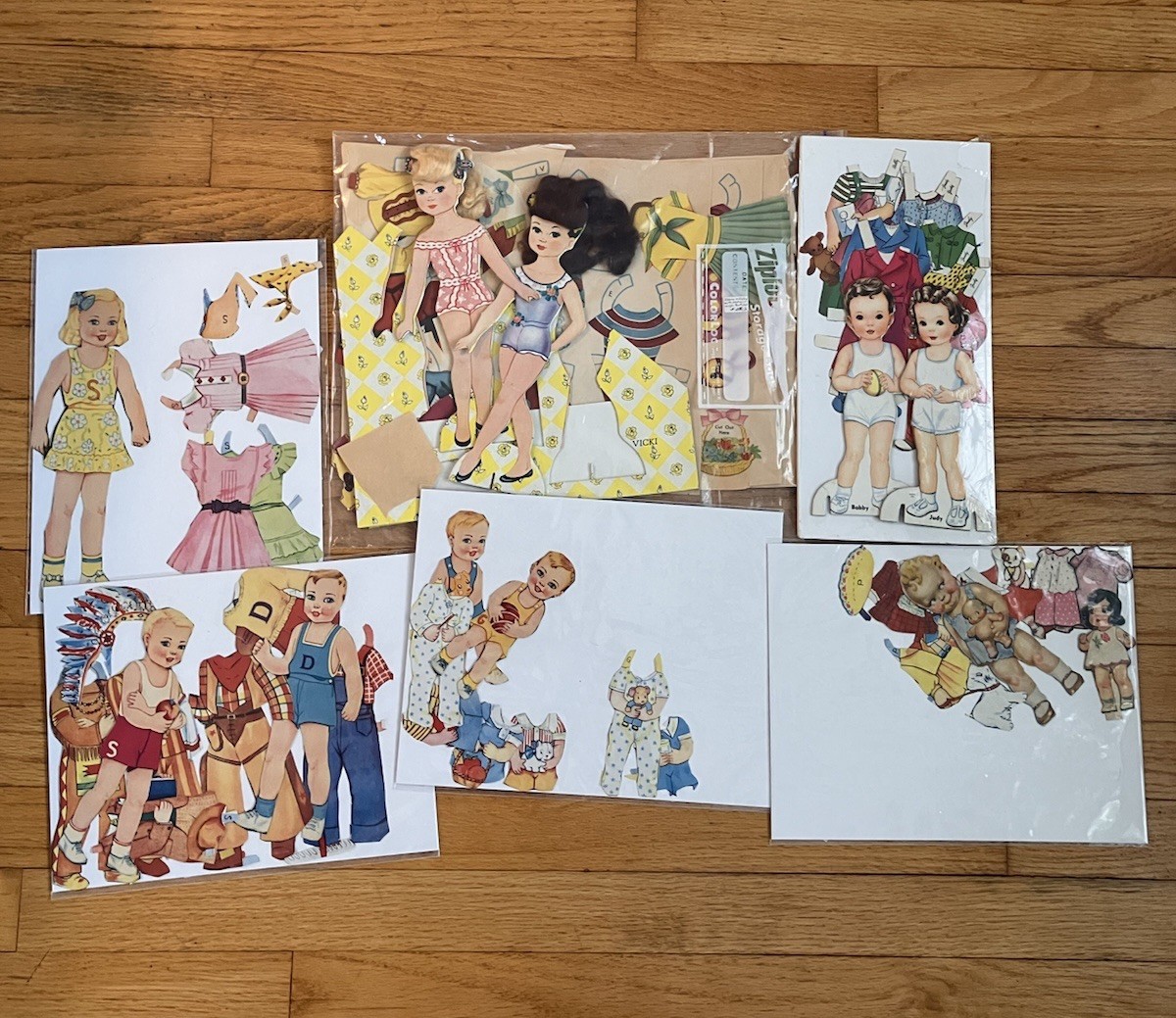 Lot of Vintage Paper Dolls 40s, ‘50s,