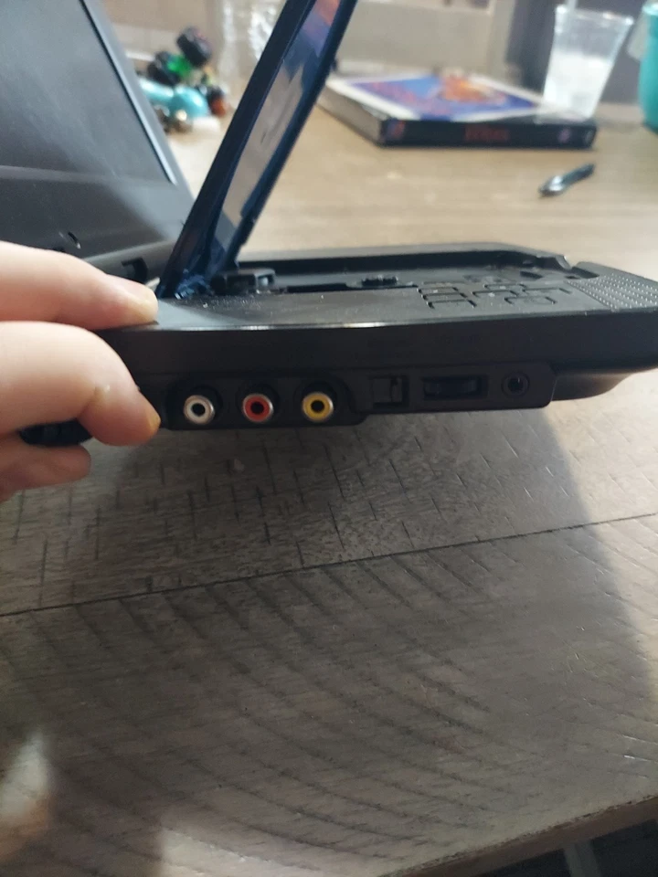 DVD player portátil RCA DRC6338 (8") - Imagem 4 de 4