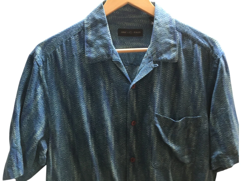 Camisa Jhane Bharnes Para Hombre Talla Mediana Azul Abotonada Rayas Onduladas Foto 3 de 4