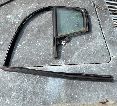 OEM 2011-2022 DODGE CHARGER REAR DRIVER LEFT QUARTER VENT WINDOW GLASS & TRIM