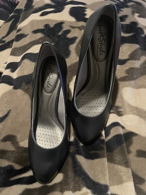 Life Stride Soft System Size 6.5M Black 2.5  Heels Whimsygoth. FairyCore.