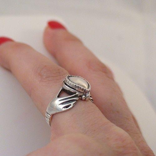 Anello Veleno Cuore Claddagh Argento Sterling 925 Portapillole Vittoriano Placcato Argento Sterling 925 - Foto 9 di 12