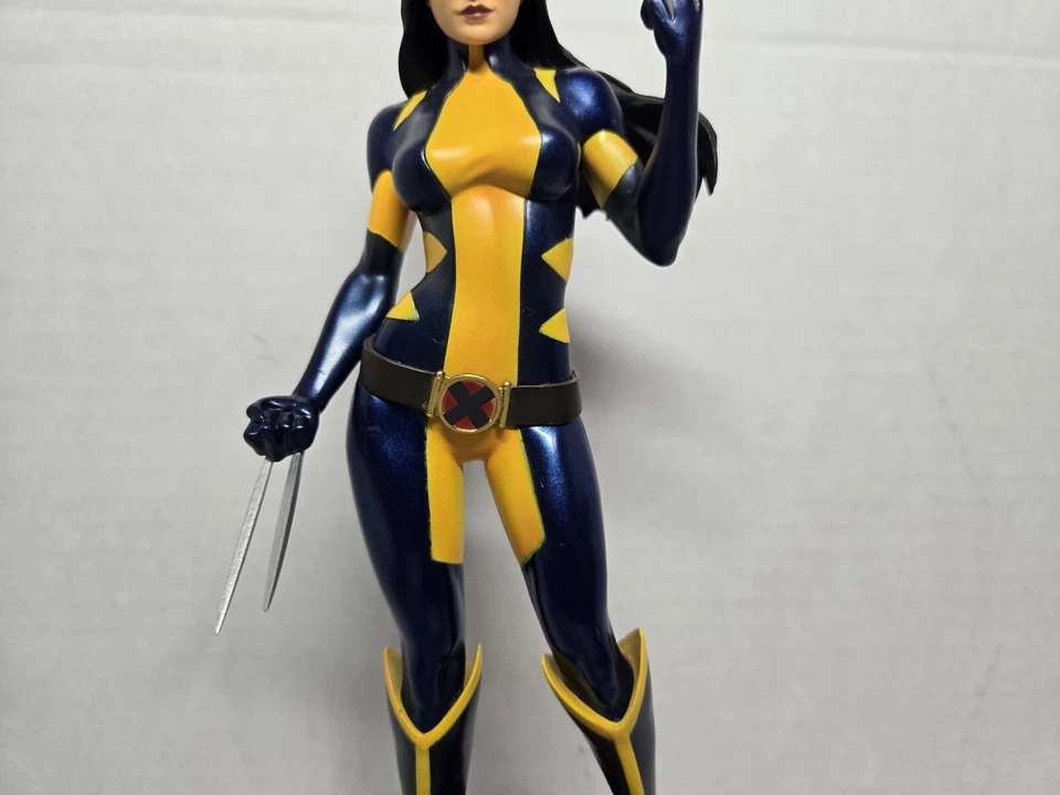 钻石精选玩具漫威画廊 PVC 雕像 X-23 金刚狼未蒙面 SDCC — 第 3/4 张图片
