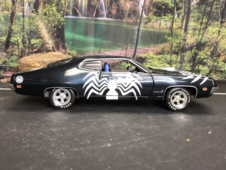 1:24 Diecast Johnny Lighting 1970 FORD TORINO COBRA Marvel SPIDERMAN No Bx AS-IS - Image 4 of 4