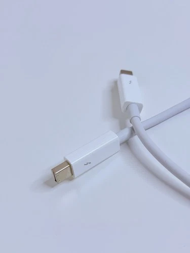 Original Apple Thunderbolt cable, 0.5 meter