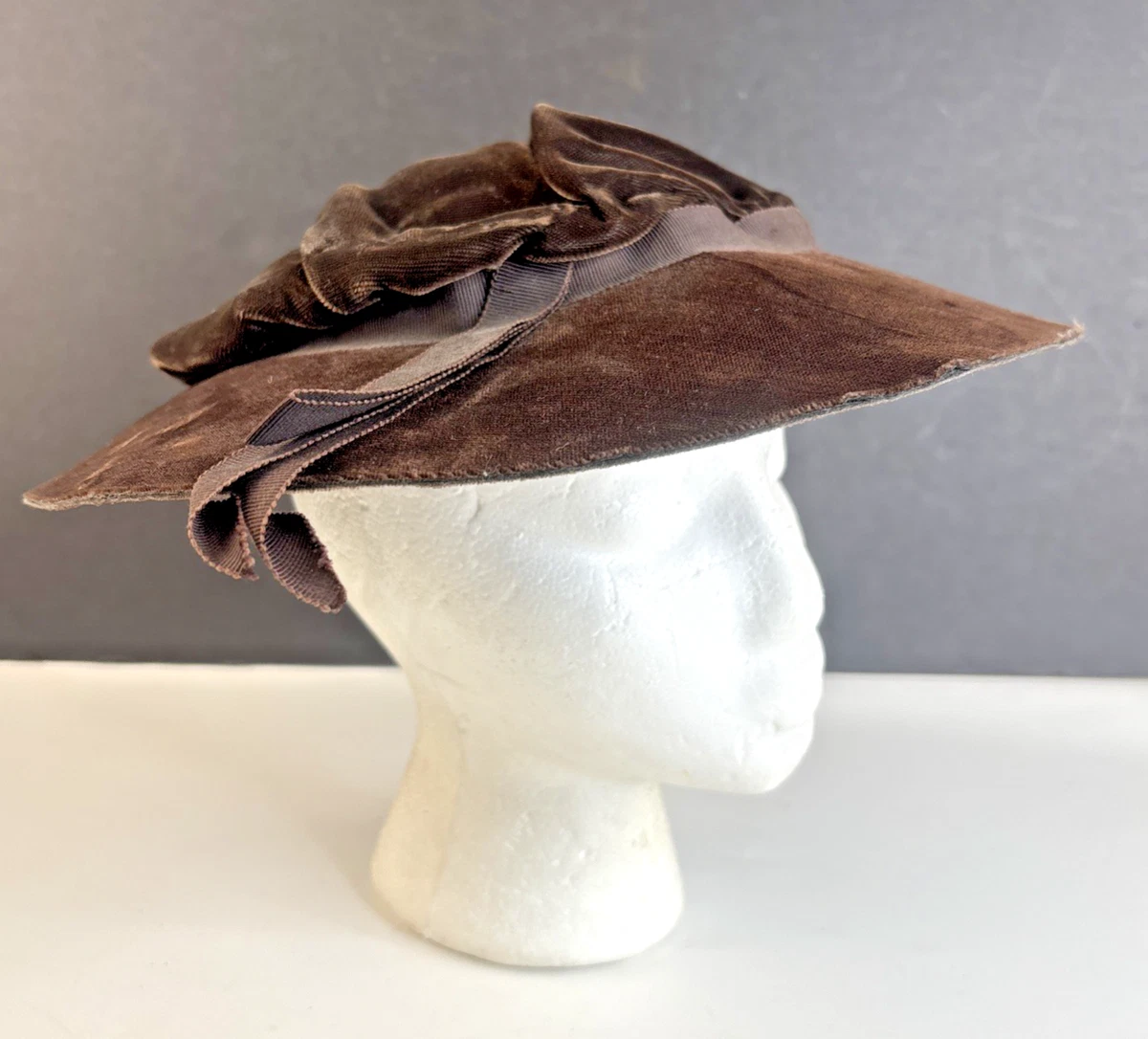 Vintage Women’s Brown Hats Lot of 2 Veiled Fascinator Velvet Pillbox Mid Century Vintage 50s 60s Bronze/ Copper Brown Pill Box Hat w/ Veil  main image 3