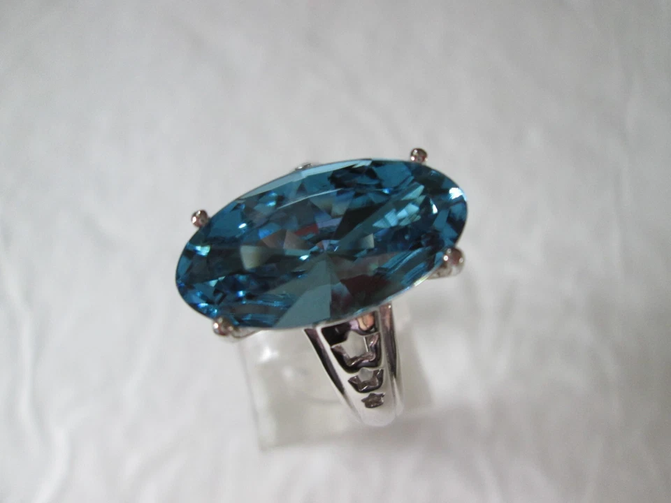 Cristal aguamarina de Swarovski platino sobre anillo de ley (talla 8) 4,41 quilates Foto 3 de 4