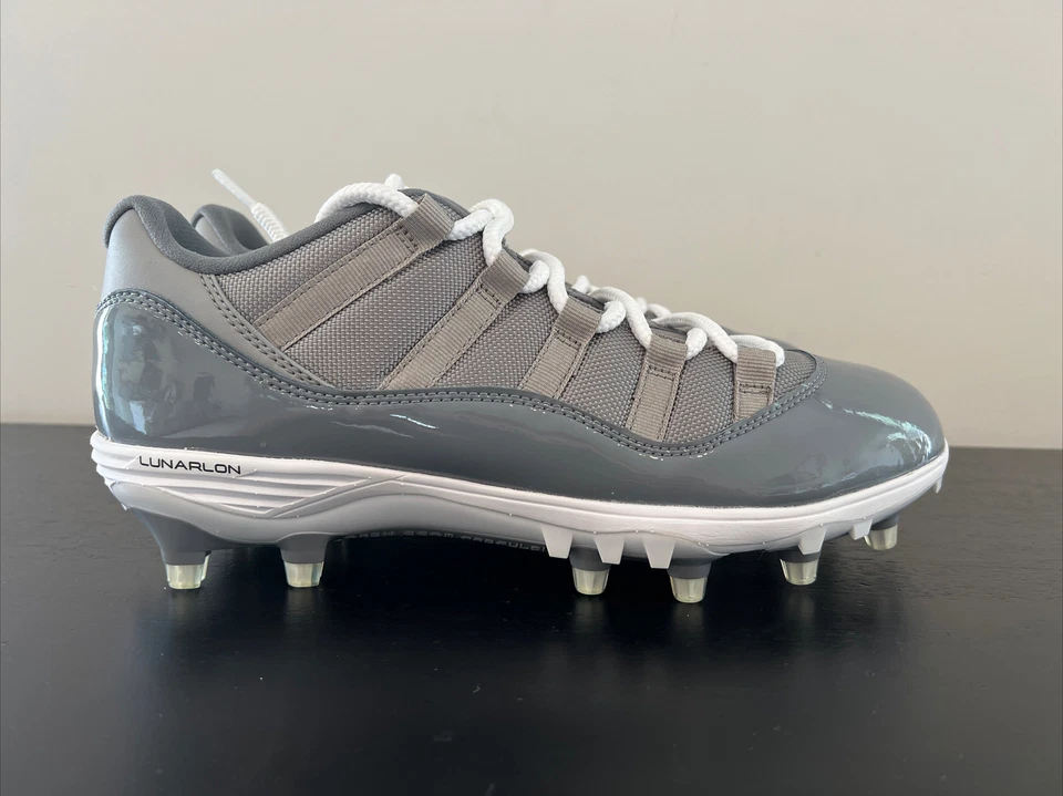 Botines de fútbol retro grises bajos frescos talla 9,5 Air Jordan 11 AO1560-003 Foto 4 de 4