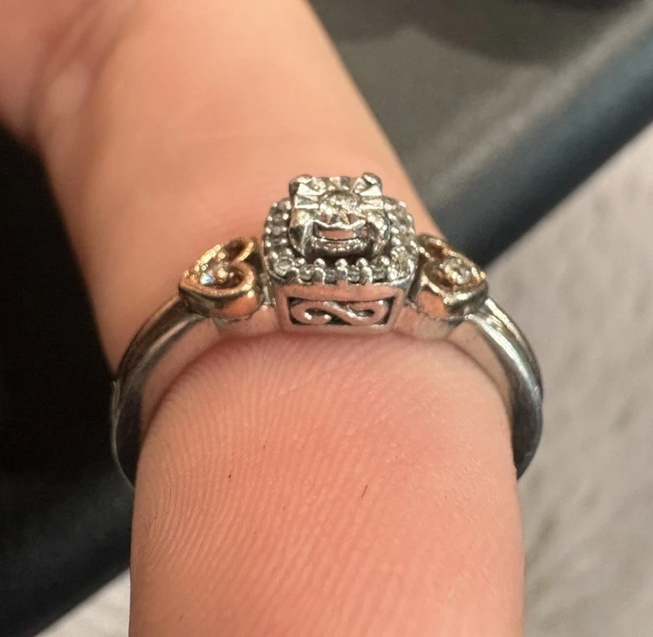 1/2 CTTW 10KWG 1/5 CT - Halo Heart Accents Talla 7 Foto 4 de 4