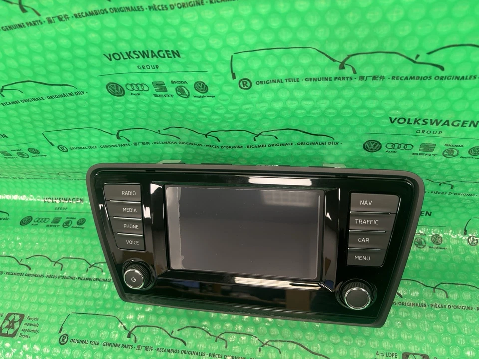 New Genuine Skoda Octavia Sat Nav Screen 6.5" touchscreen 5E0919605J 2013-2017 - Image 4 of 4