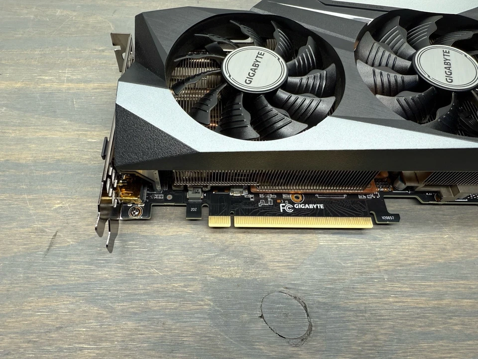 Gigabyte GeForce RTX 3080 Gaming OC 10GB GDDR6X GPU Graphics Card Tested! - Image 3 of 4