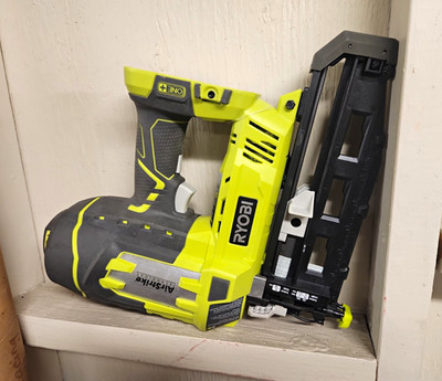 Ryobi AirStrike 18V ONE+ Cordless 18-Gauge Brad Nailer P325 Green/Black