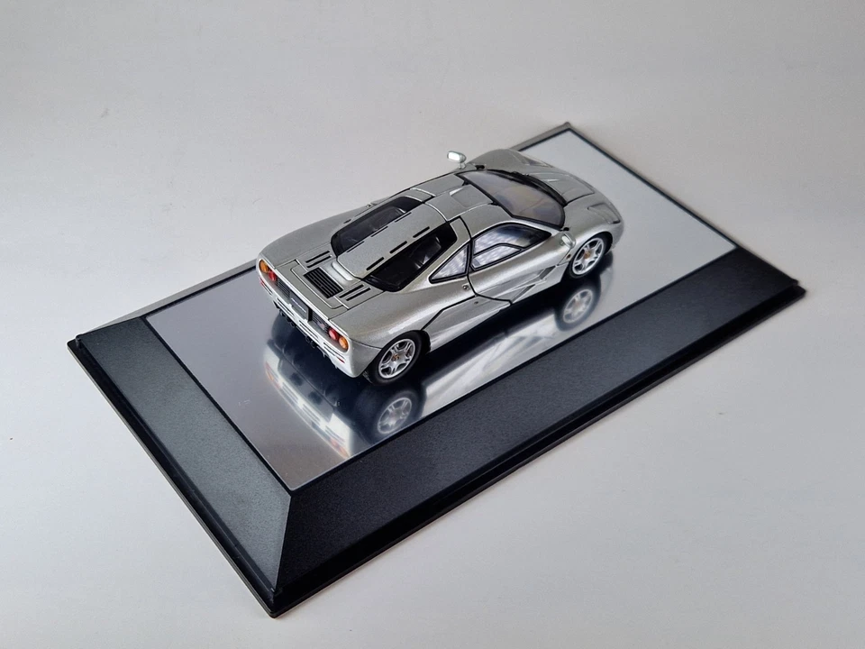 56001 Autoart 1:43 Mclaren F1 Road Car Magnesium Silver 1:43 Opening parts RARE - Bild 3 von 4