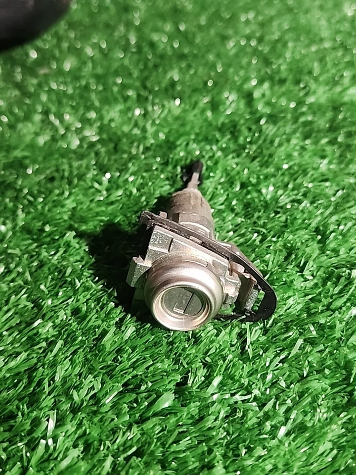 Interruptor de encendido Kia Forte 2014-2018 bloqueo cilindro vaso con llave y cubierta OEM Foto 3 de 4