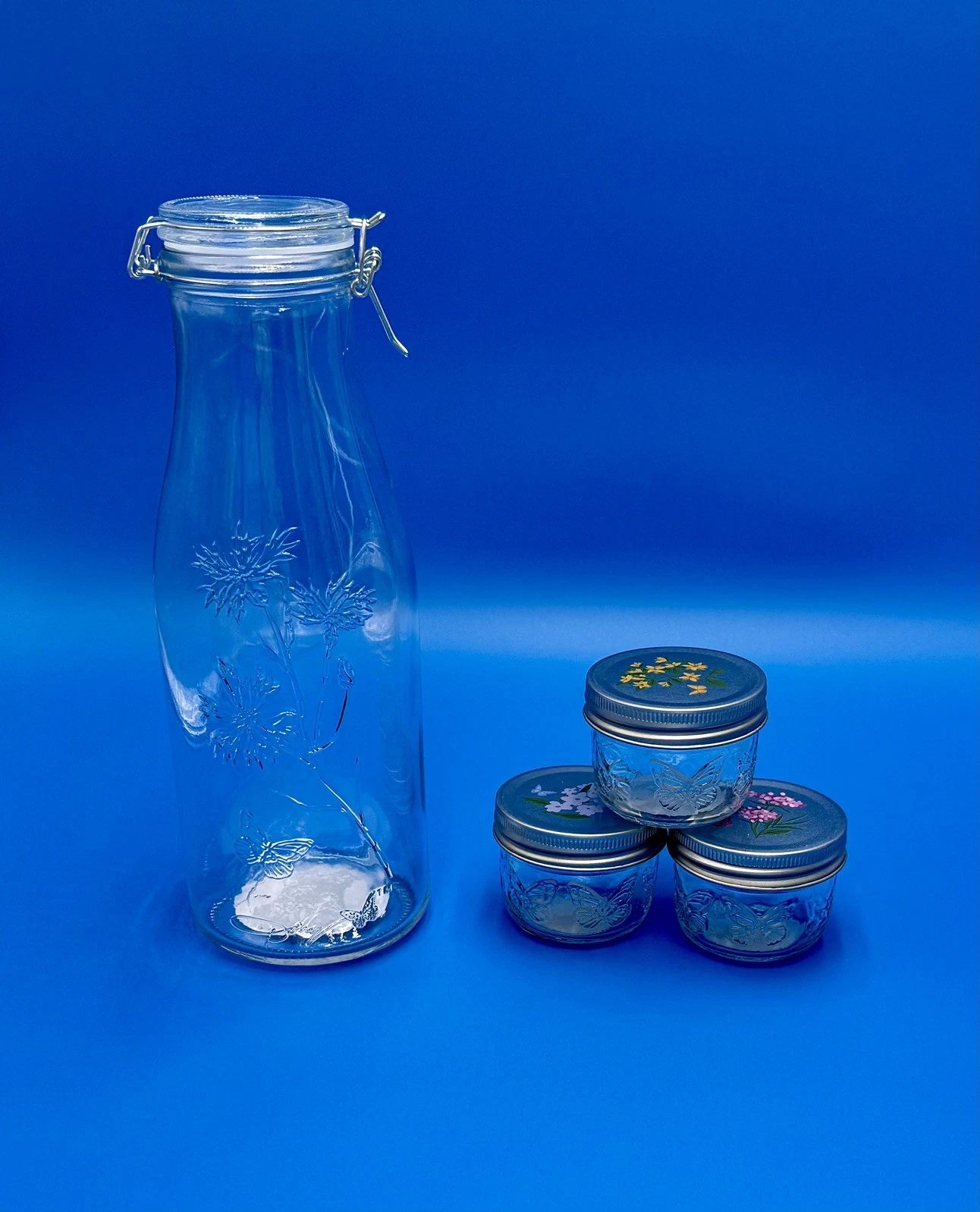 New Dolly Parton Spring 2026 47oz Wildflowers Glass Clamp Jar with 3 Small Jars